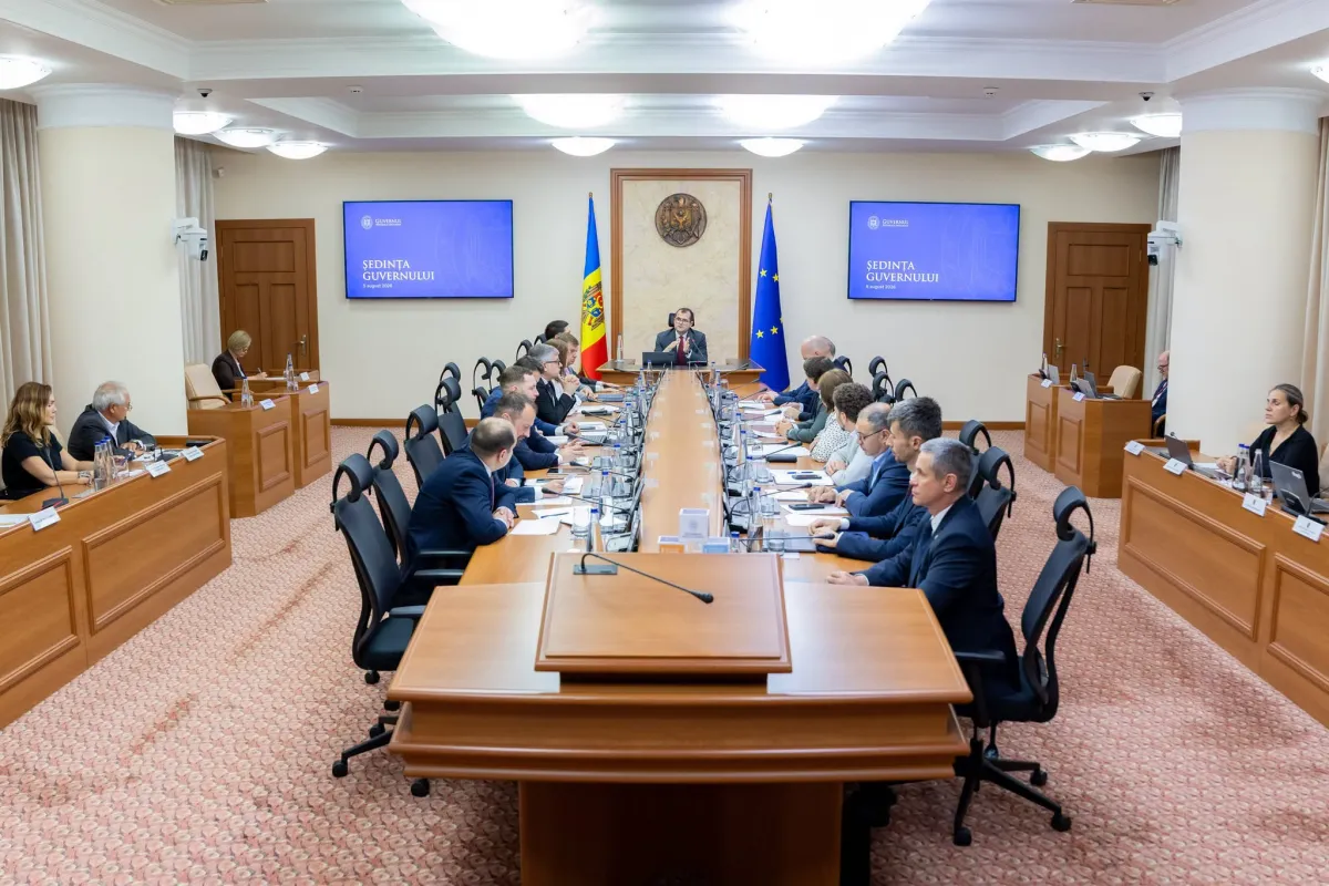 Cât câștigă angajații Guvernului? Cancelaria de Stat a publicat lista salariilor