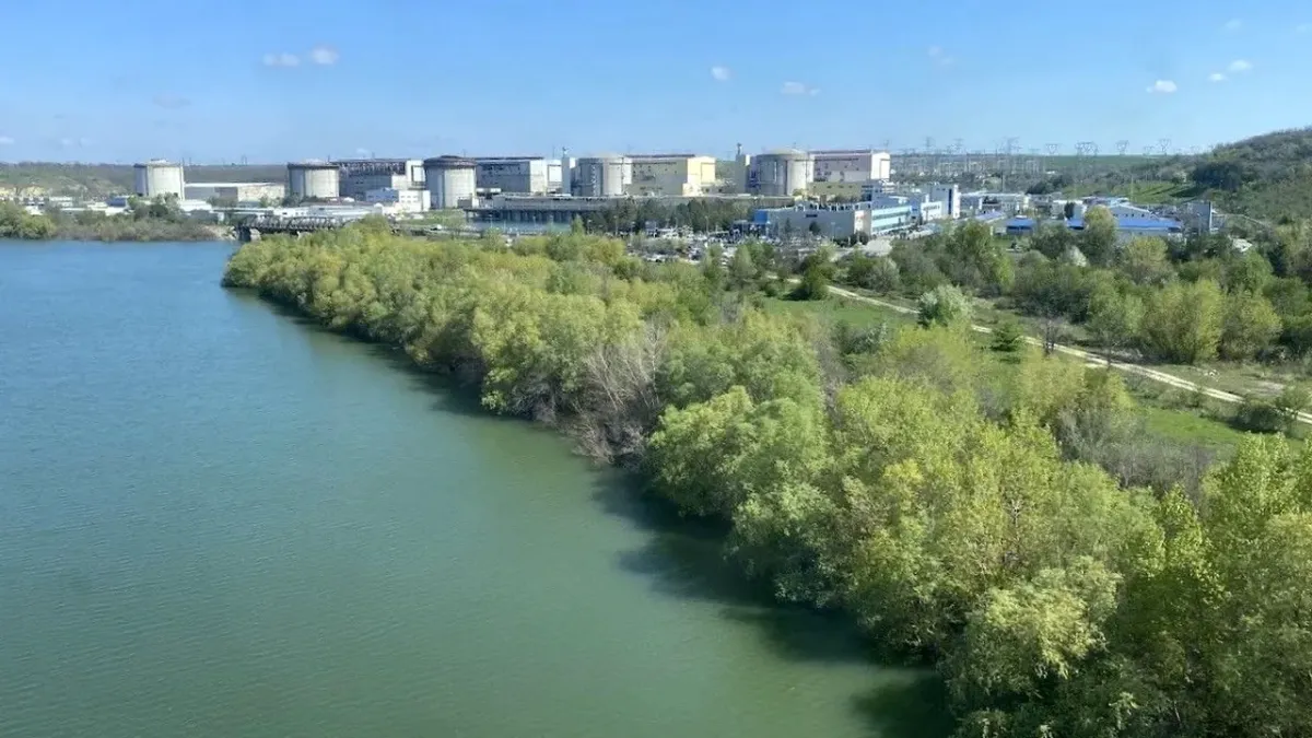 Dunărea pune presiune pe sistemul energetic. Scufundarea barjelor pentru protejarea reactorului 2 Cernavodă, amânată după noi analize și probleme birocratice - VIDEO