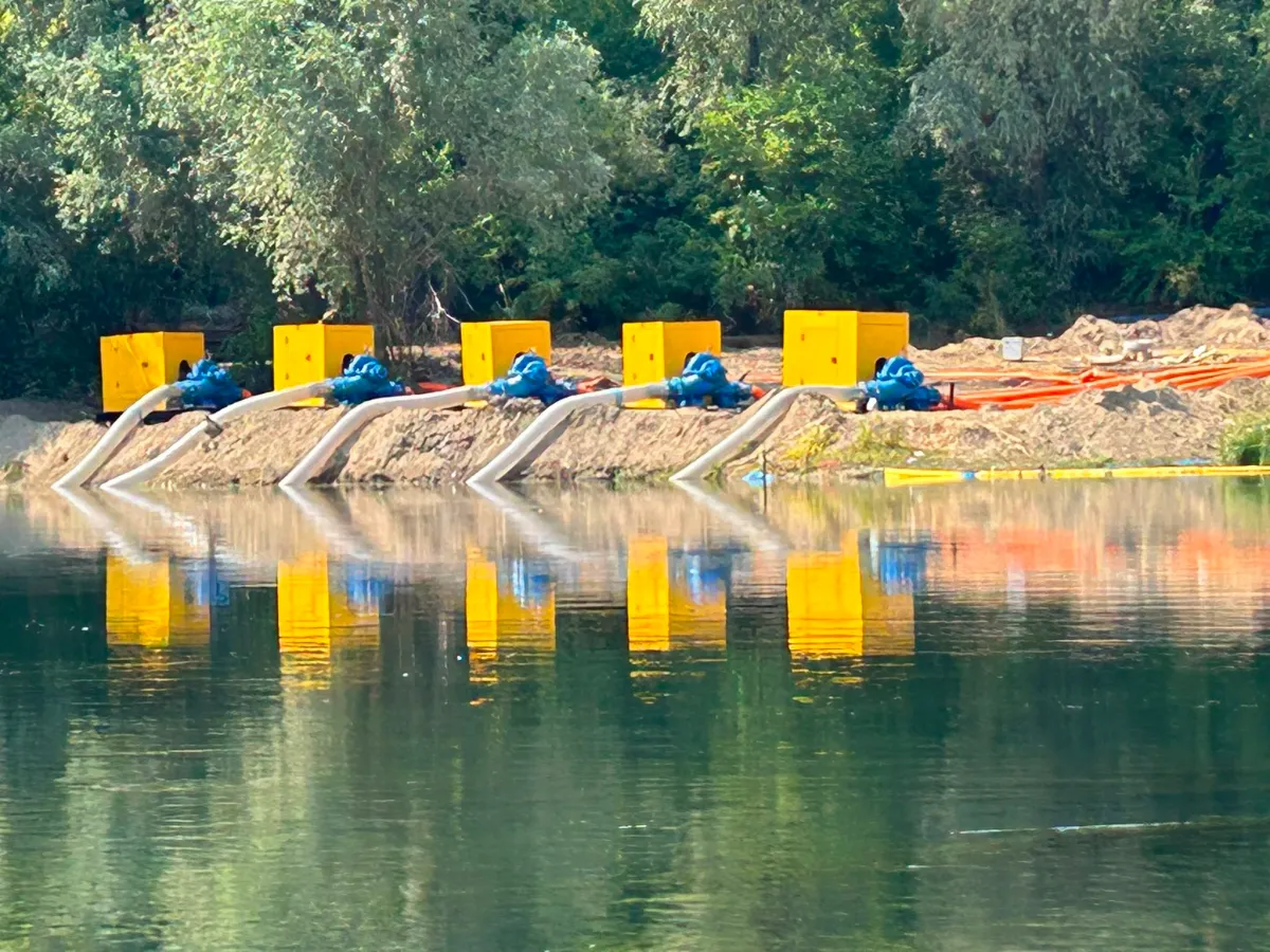 Cele cinci pompe de mare capacitate au fost puse în funcțiune la Vadul lui Vodă. Guvernul spune că Chișinăul este pregătit pentru o eventuală criză a apei