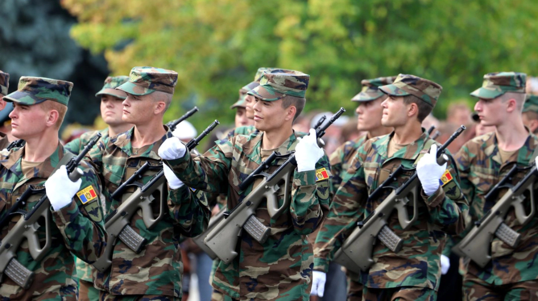Militarii se pregătesc pentru marea paradă de Ziua Independenței: antrenamente cu restricții de circulație în capitală