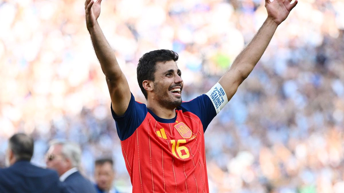 Lovitură pe piața transferurilor: FC Barcelona i-ar fi suflat Realului pe Rodri, cel mai bun jucător al Cupei Mondiale 2026 - VIDEO