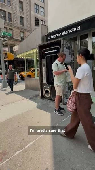 Adio aplicațiilor de dating? O cabină foto din New York le găsește oamenilor un posibil partener printr-o simplă fotografie - VIDEO