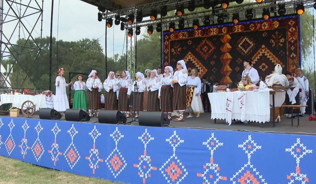 Muzică, straie populare, bucate tradiționale și obiceiuri de odinioară: Grădina Botanică din Chișinău a găzduit un festival al autenticității - VIDEO