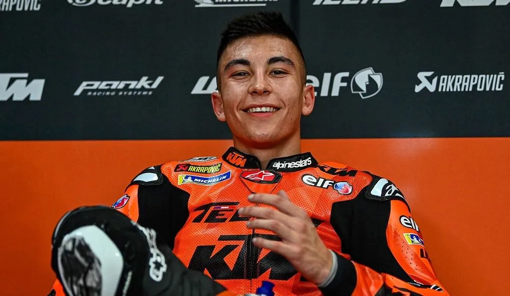 Raul Fernandez a dat lovitura la Silverstone. Spaniolul de la Trackhouse Aprilia a câștigat Gran Prix-ul Marii Britanii, după o cursă dominată de la primul până la ultimul tur - VIDEO