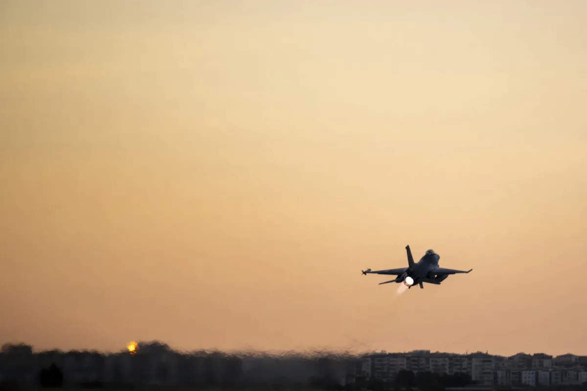 Un avion F-16 s-a prăbușit în Turcia, în timpul unui zbor de antrenament - VIDEO