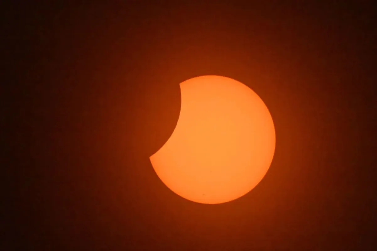 Imagini spectaculoase cu eclipsa totală de Soare: milioane de oameni au asistat la un fenomen astronomic rar, pentru prima dată după 27 de ani – FOTO/VIDEO