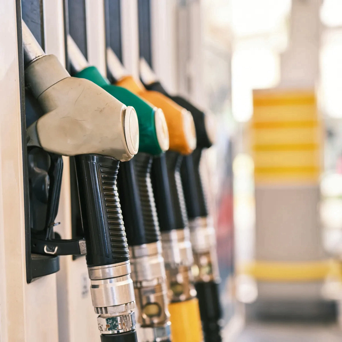 Carburanții se ieftinesc în Republica Moldova: ANRE a anunțat noile prețuri la benzină și motorină