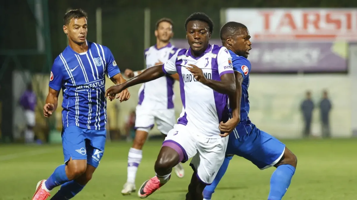 FC Argeș conduce în campionatul României, iar Petrolul ocupă locul doi: s-a impus în deplasarea de la Voluntari - VIDEO
