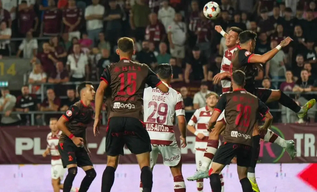 „Câinii roșii” rup blestemul de 12 ani: Dinamo învinge Rapid și urcă pe primul loc