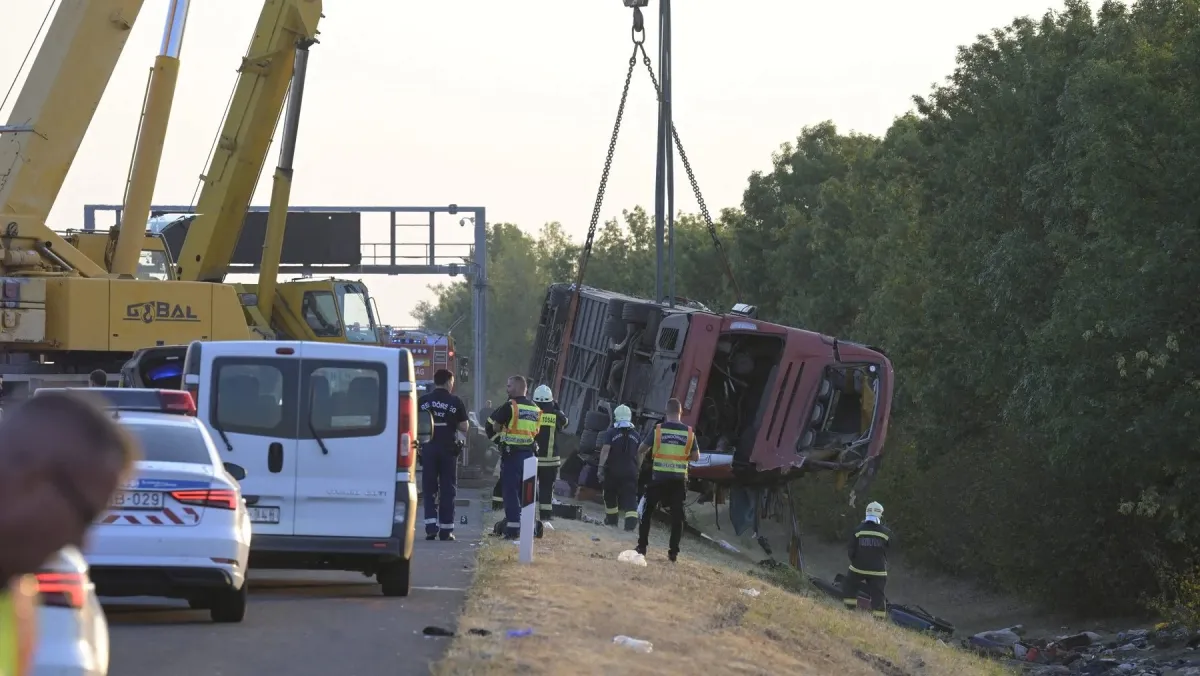 Cei 12 oameni care au murit în autocarul răsturnat în Ungaria se întorceau acasă după un pelerinaj. Ce se știe despre șofer