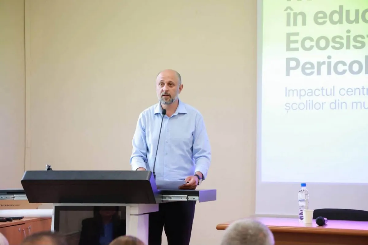 Andrei Pavaloi îl acuză pe Dan Perciun că prezintă drept realizare renovarea a patru grupe din Chișinău: „Minciuni marca PAS”.