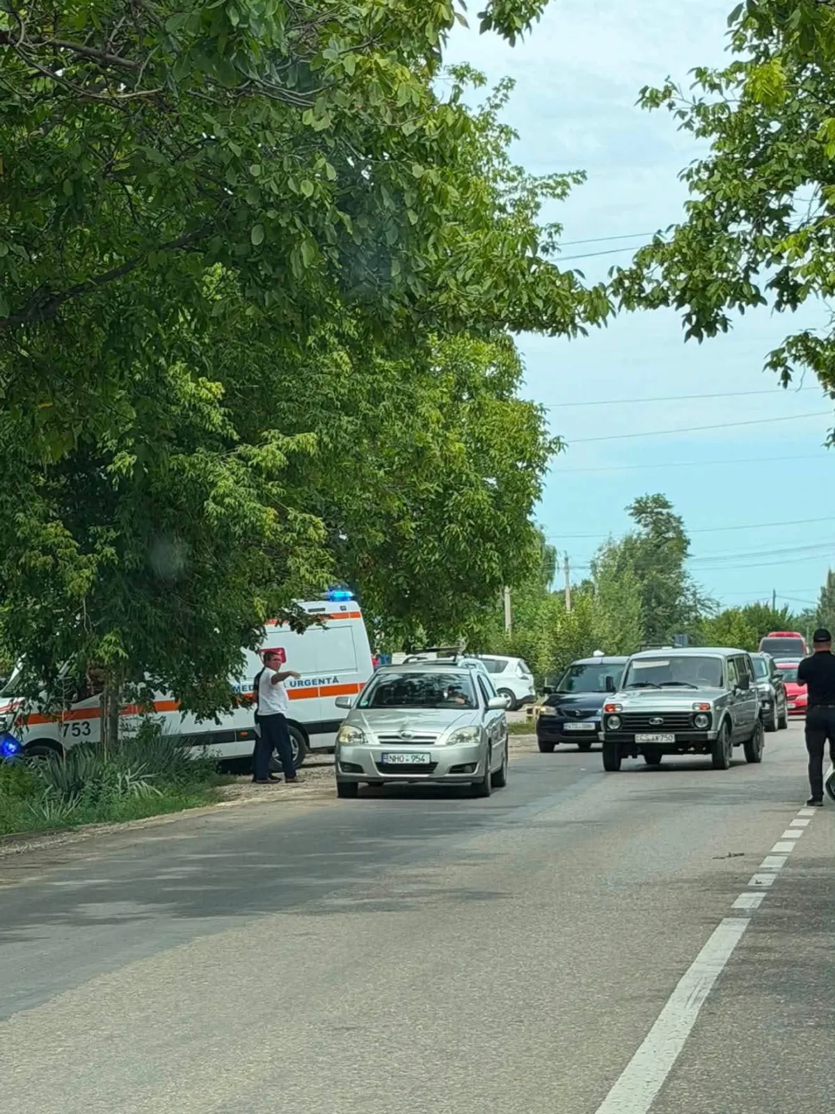 Un bărbat, transportat de urgență la spital după ce a fost lovit de o mașină, la Căușeni. Ce spune poliția - VIDEO