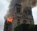 Incendiu spectaculos la o basilica din Franta. Ce s-a intamplat dupa ce flacarile imense au cuprins acoperisul cladirii