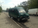 Doua microbuze de ruta s-au ciocnit in capitala: Patru pasageri au fost transportati de urgenta la spital. FOTO