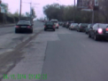 Are BMW si se considera cel mai destept. Vezi cum un sofer trece cu impertinenta de un ambuteiaj. VIDEO