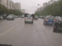 Arunca cu sticle in masini si striga cat ii tine gura. Vezi "isprava" unor indivizi din capitala. VIDEO