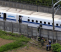 Un barbat si-a dat foc intr-un tren de mare viteza din Japonia. O femeie a facut un stop cardiac cand a vazut scenele