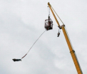O femeie a murit intr-un accident la bungee jumping, in Franta. Primele banuieli ale anchetatorilor