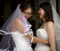 Gestul lor face inconjurul lumii. Cum au decis doua lesbiene din China sa isi oficializeze relatia, una interzisa de lege