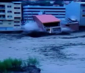 Inundatiile puternice au facut ravagii in nordul Iranului. 16 oameni au murit, cateva cladiri s-au prabusit din cauza apelor