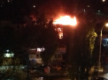 Incendiul de la Telecentru, vazut de oameni. Momentul in care flacarile cuprind un service auto. VIDEO amator