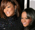 Fiica lui Whitney Houston, Bobbi Kristina, a murit la varsta de 22 de ani. Acum 6 luni a fost gasita inconstienta in cada