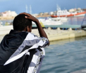 S-a ascuns in portbagajul unei masini, intr-o valiza. Sfarsitul tragic al unui imigrant ce voia sa ajunga in Spania