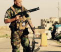 Are 53 de ani si este bunicul a doi copii, dar a renuntat la tot ca sa lupte impotriva jihadistilor de la Statul Islamic