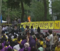 Un barbat de 81 de ani si-a dat foc in fata Ambasadei Japoniei la Seul, in timpul unei demonstratii. Momentul a fost filmat