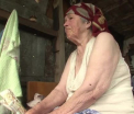La 86 de ani, a ajuns sa traiasca intr-o magazie, dupa ce i-a luat foc casa. Fiul ei a parasit-o si a disparut fara urma