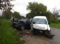 Accident cu trei masini la Truseni! Doi soferi, femeie si barbat, se zbat intre viata si moarte