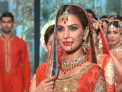 S-a dat startul celui mai asteptat spectacol de moda din Pakistan. Sari-urile traditionale, nelipsite