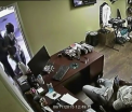 Urmarea unui jaf ca-n filme in SUA. Ce s-a intamplat dupa ce doi barbati inarmati au intrat intr-un atelier auto - VIDEO