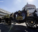 Inmormantare grandioasa a unui mafiot, in centrul Romei. Rolls-Royce pe post de dric si petale aruncate din elicopter - FOTO
