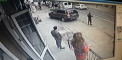 Politist LOVIT de o masina pe o strada din capitala. Momentul, surprins de camerele video. VIDEO