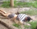A facut baie in noroi, la propriu! Un tanar din Chisinau a pierdut un pariu, iar acum toti rad de el. VIDEO