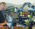 La doar 9 ani, un pusti din Missouri a construit un robot care sa rezolve cubul Rubik. Ce componente a folosit