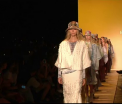 Fotomodelele cu dizabilitati au defilat pe catwalk la Saptamana Modei de la New York: "La inceput, toata lumea ma refuza" - VIDEO