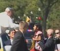 Intalnirea emotionanta dintre Papa Francisc si o fetita din public, la Washington. Ce scrisoare i-a inmanat micuta. VIDEO