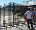 Trei romani, acuzati ca au furat bunuri de 210.000 euro in Italia. Ce au gasit politistii in casele lor din Romania
