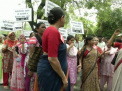 Protest in India. Zeci de femei au iesit in strada pentru a manifesta, dupa ce doua tinere au fost violate, apoi spanzurate