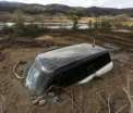 Grave alunecari de teren in California, in urma ploilor torentiale. Sute de masini au fost inghitite de pamant. VIDEO