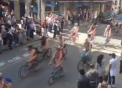Cursa mondiala a biciclistilor fara haine. Cum s-au afisat mii de sportivi pe strazile din America