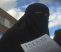 Celula secreta de femei care recruteaza britanice pentru ISIS. Liderul gruparii, o mama a 4 copii, cu viziuni extremiste - FOTO