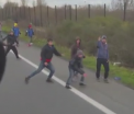 Un sofer maghiar s-a filmat in timp ce vira camionul spre un grup de imigranti, pe marginea drumului. Cum au reactionat - VIDEO