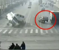 VIDEO - Accident spectaculos in China. Trecatorii nu au inteles cum este posibil sa se intample asa ceva