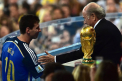 SURPRIZA MONDIALULUI! Fara gol in meciurile decisive, Messi a fost declarat Balonul de Aur la CM 2014! Merita?