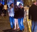 "Vinerea nebuna", noaptea in care Marea Britanie a uitat de decenta. Imaginile degradante cu tinerii cazuti la distractie