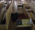 In tara celor mai multe sinucideri, funeraliile false fac furori. Ce descopera tinerii stresati cand se inchid in sicriu
