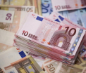 Un francez a gasit 20.000 de euro pe jos inainte de Craciun si imediat a fost retinut. Cui ii apartineau de fapt banii